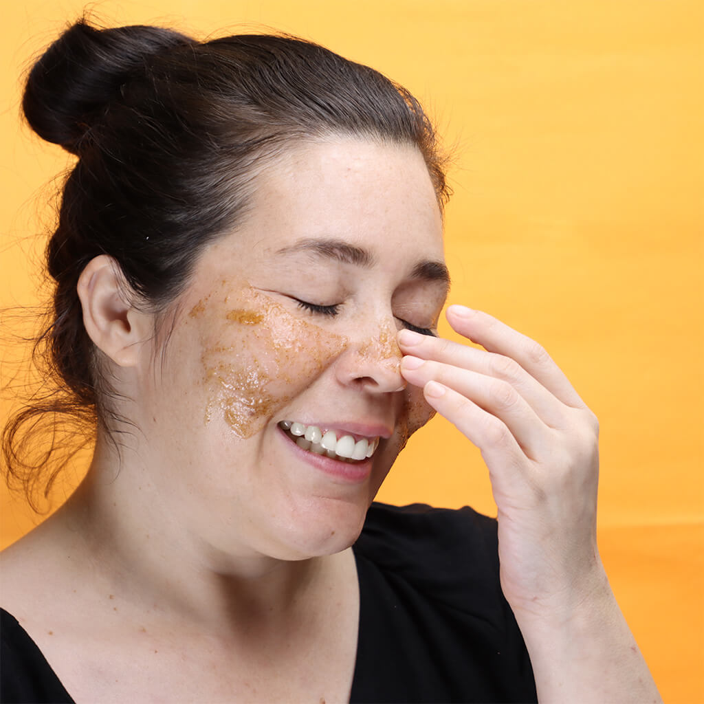 Citrenis Clean and Bright Skin-Buffing Gelly Face scrub A Modernica Naturalis